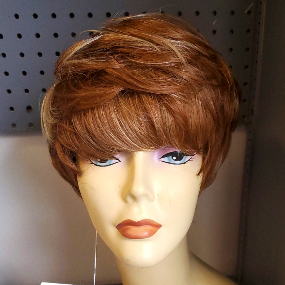 🦋Short Layered Cut Blonde with Platinum Highlights Futura can be curled